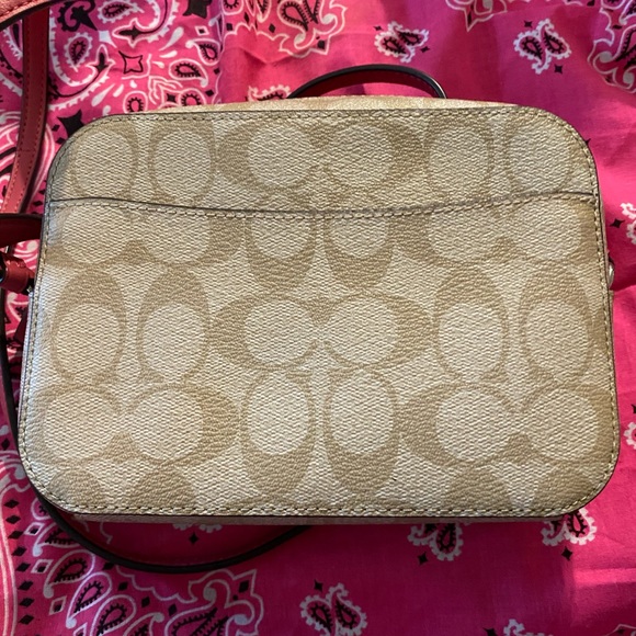 Very trendy cute Coach camera bag - Picture 3 of 3